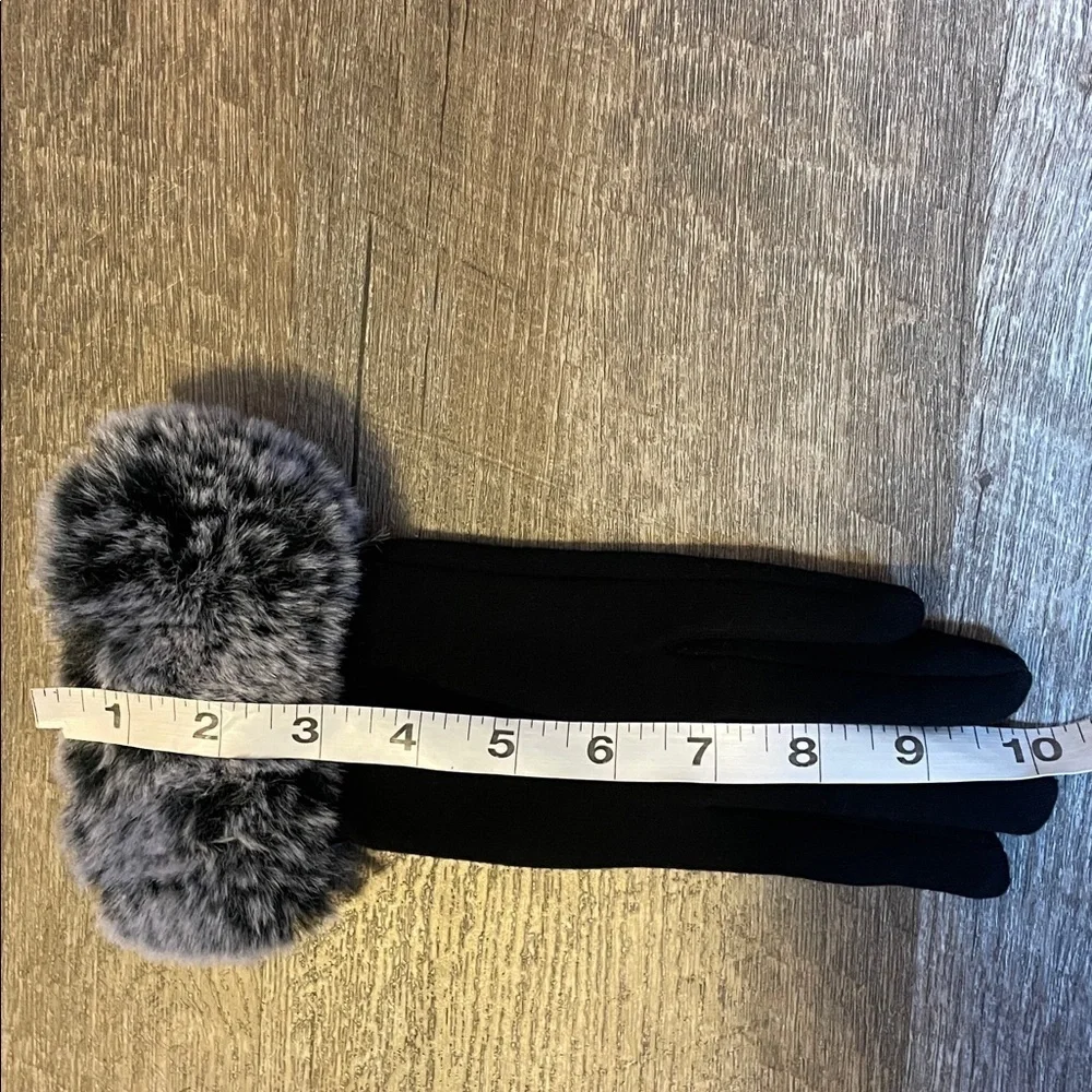 2 Chic Touchscreen Thermal Gloves with Faux Fur Cuffs black Gray